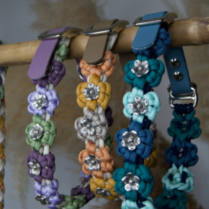 collier chien sur-mesure paracorde biothane fait main fleurs